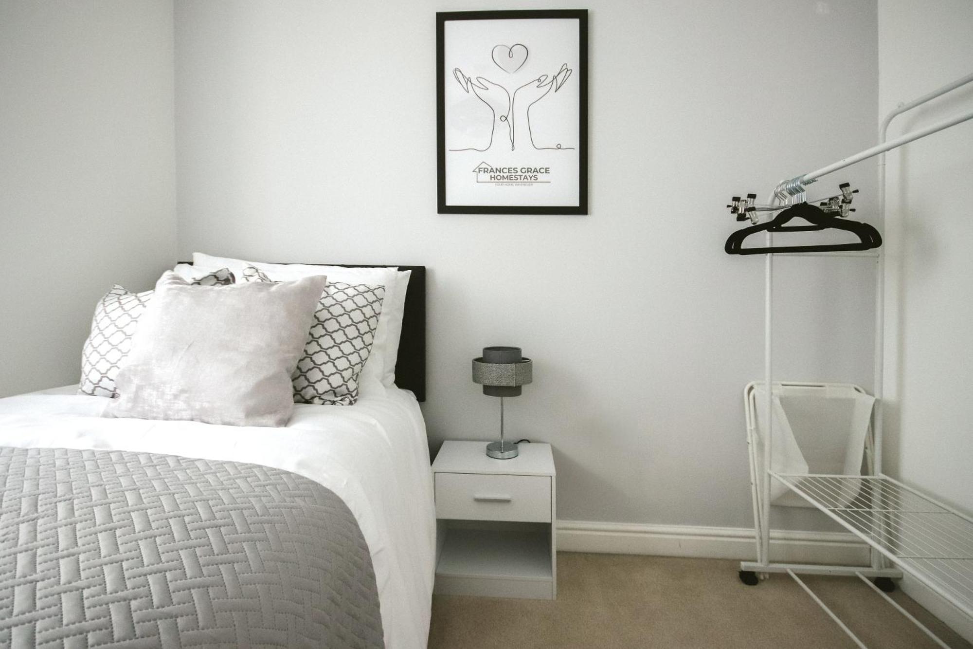 Modern 5br For Work & Groups * Watford (Hertfordshire)
