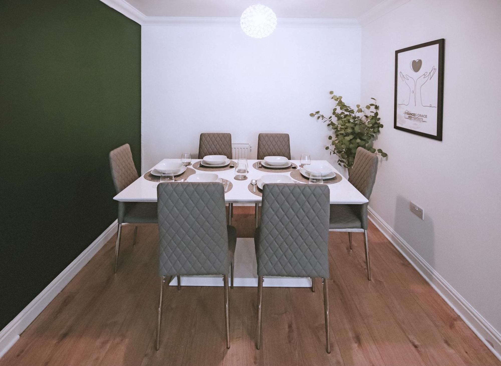 Modern 5br For Work & Groups Holiday home Watford (Hertfordshire)