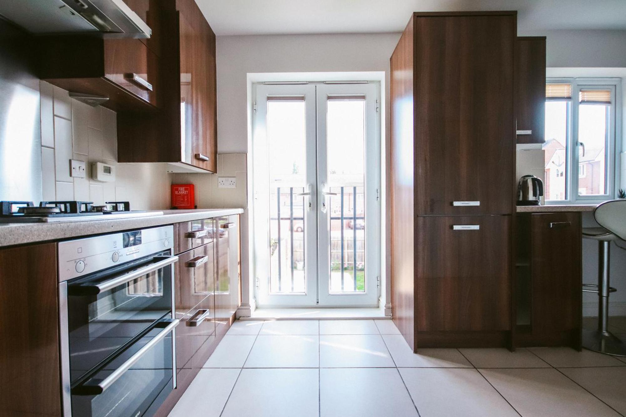 Modern 5br For Work & Groups Watford (Hertfordshire)